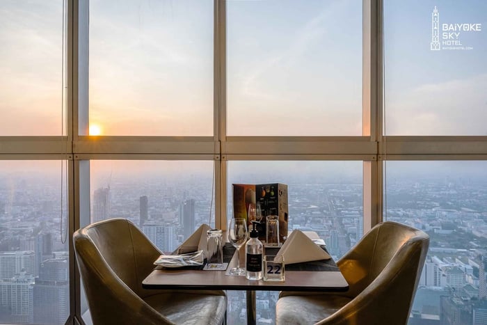 Bangkok: Baiyoke Sky Buffet Dinner Crystal Grill 82nd Floor