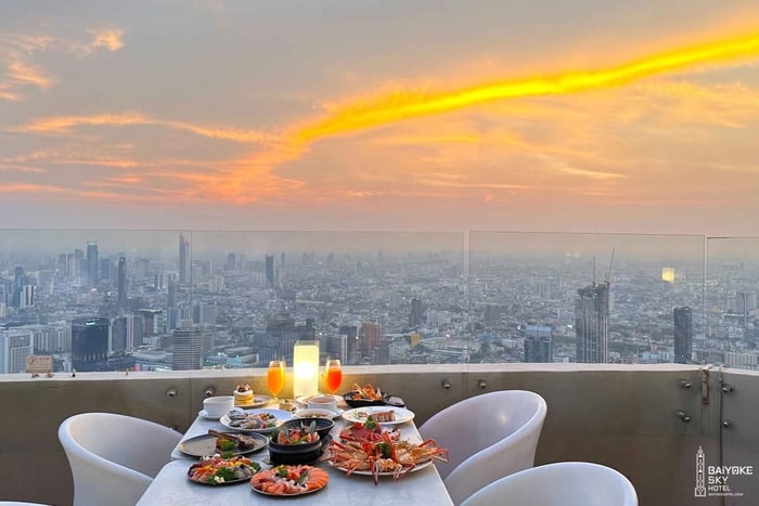 Bangkok: Baiyoke Sky Dinner Buffet Sky Box 81st Outdoor