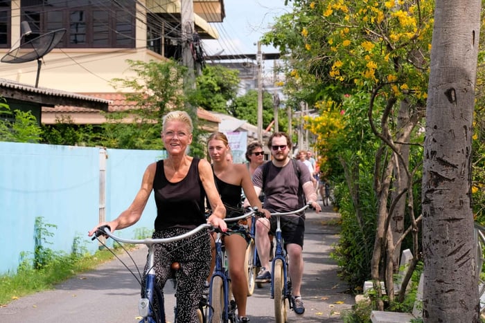 Excursion à vélo à Bangkok au-delà de la ville avec collation locale