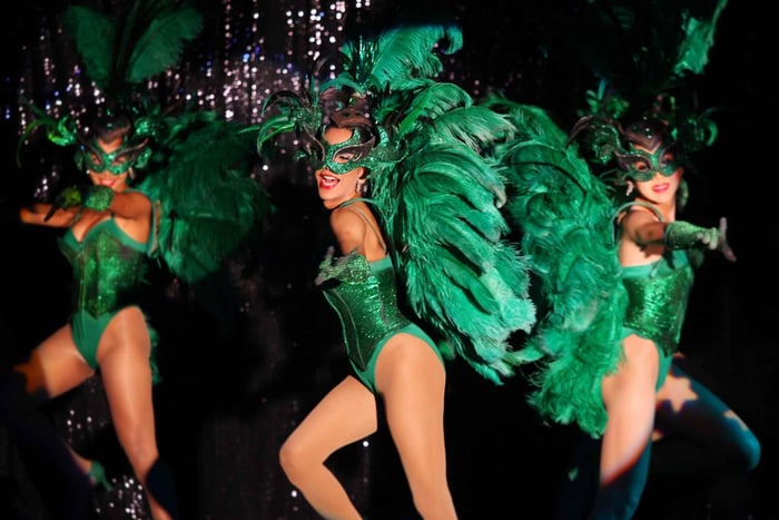 Bangkok: Calypso Cabaret Show with Thai Set Dinner