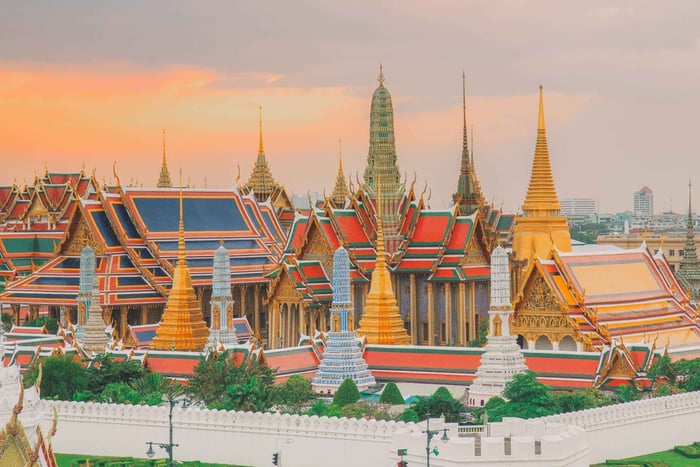 Bangkok: Grand Palace and Emerald Buddha Half-Day Tour