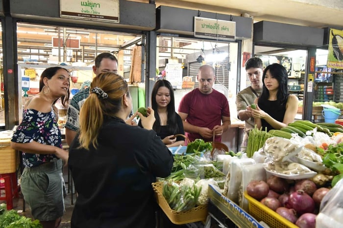Bangkok: corso pratico di cucina thailandese e tour del mercato a Sathon