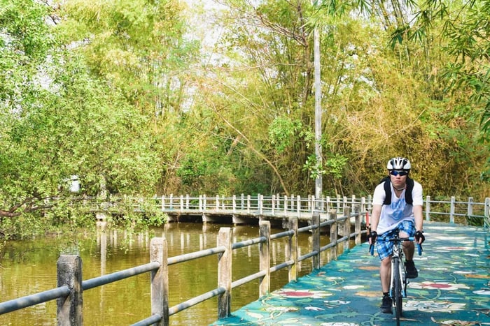 Bangkok: Mercado de Khlong Toei y Excursión en Bicicleta por la Isla de Bang Krachao