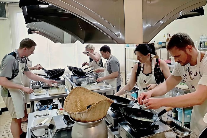 Bangkok: Maliwan Thai Cooking Class med markedstur