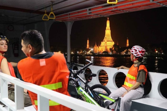 Bangkok: Nachtelijke fietstocht en diner in een lokaal restaurant
