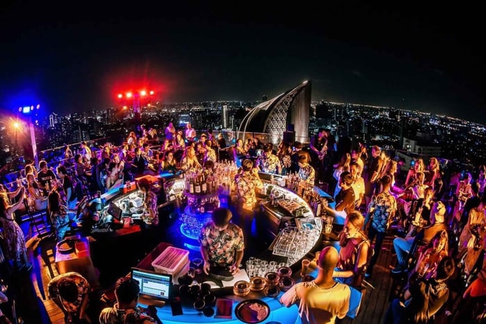Bangkok night crawl: ekkamai & thonglo local night party