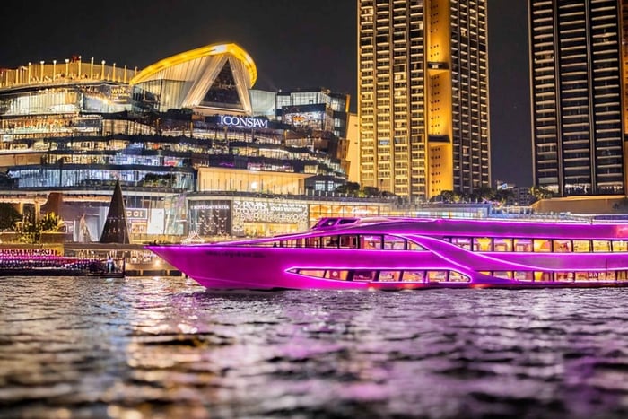 Bangkok: paseo en barco con cena buffet de lujo y música en vivo