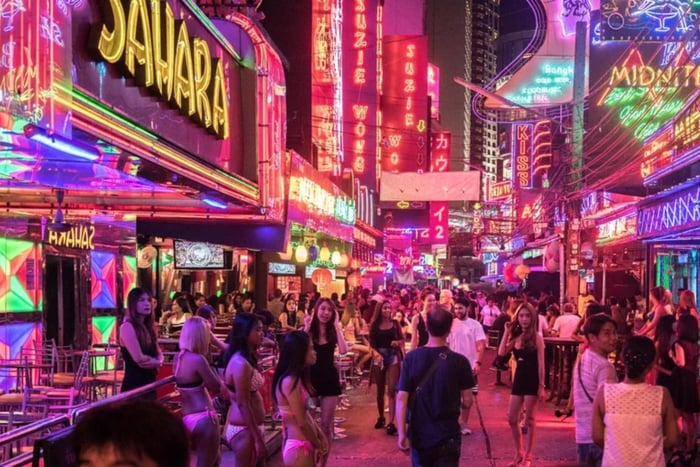 Bangkok: Soi Cowboy, Nana, Soi 11, rooftop, club e go-go
