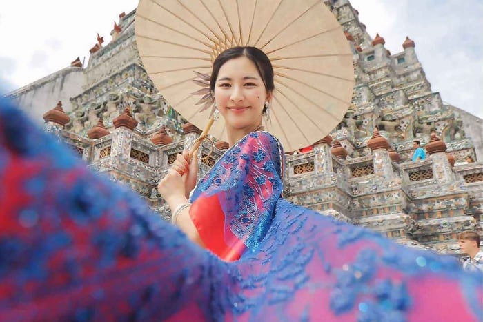 Bangkok: alquiler de trajes tailandeses + peinado, maquillaje y accesorios