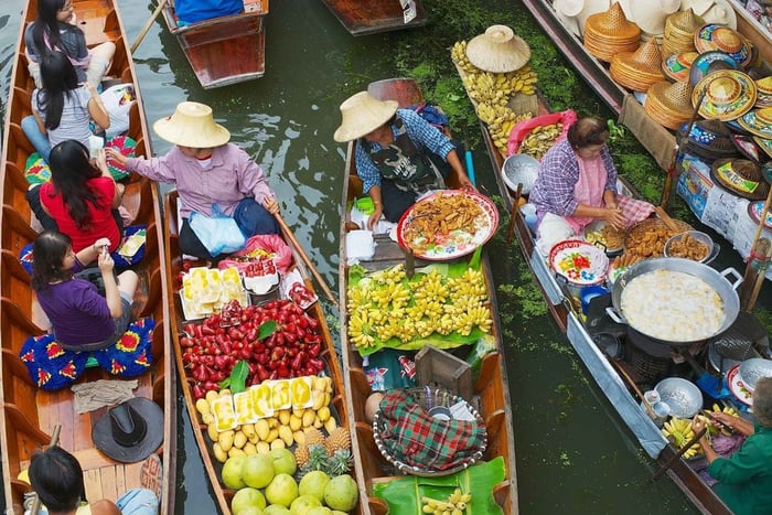 Bangkok: mercado del tren y mercado flotante con paseo en barco