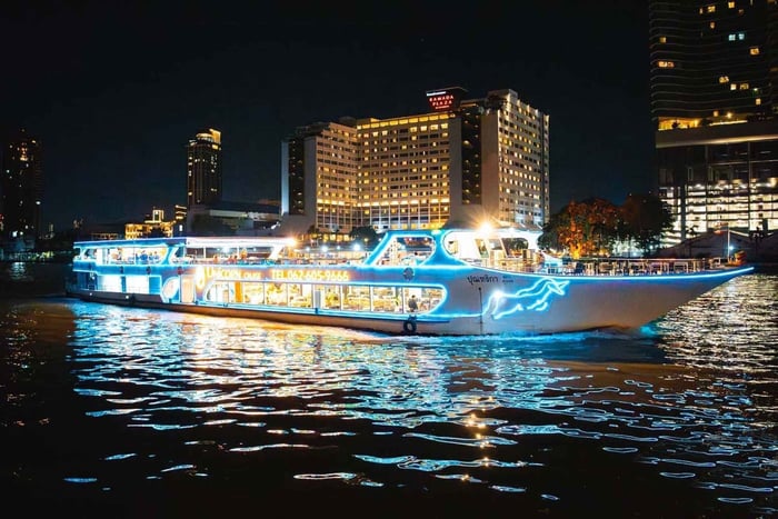 Bangkok : Dîner-croisière sur le fleuve Chao Phraya à bord de l'Unicorn