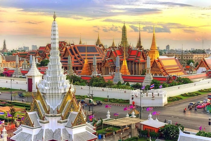 Bangkok's Classic Tour: Grand Palace, Wat Pho, and Wat Arun