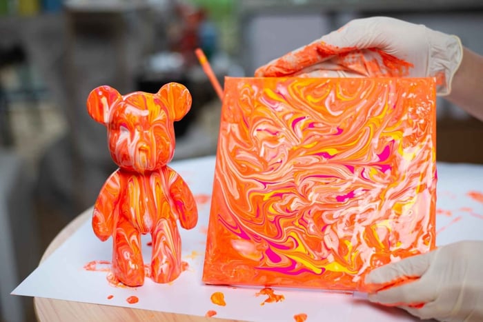 orso e tela, fluid art, foresta di Bangkok