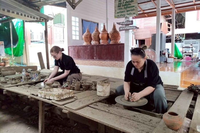 BKK-Koh Kret Island Riverfront: craftbier en workshop pottenbakken