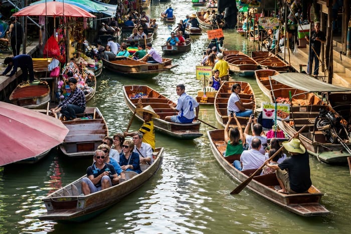 Bangkok : canal de Damnoen Saduak avec guide touristique espagnol