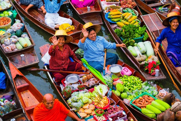 Floating & Railway Markets & Grand Palace Tour