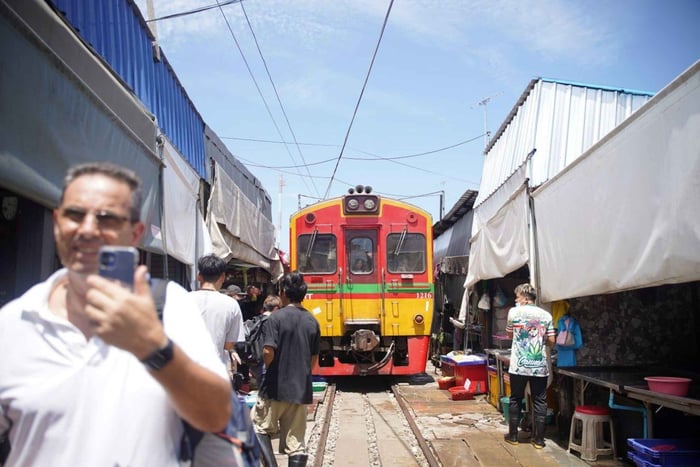 Depuis Bangkok : visite guidée d'une journée du marché flottant et d'Ayutthaya