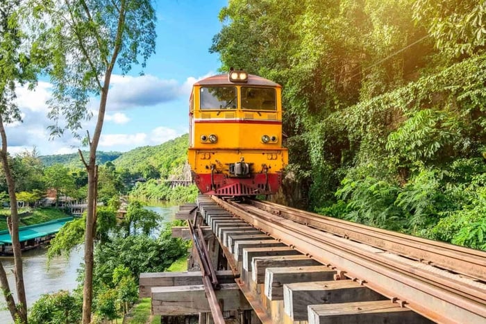 Depuis Bangkok : voie ferrée de la mort de Kanchanaburi et Wat Tham Suea