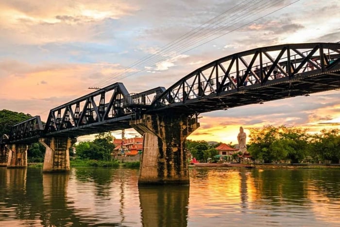 Viagem de um dia a Kanchanaburi: Locais da Segunda Guerra Mundial e Ferrovia