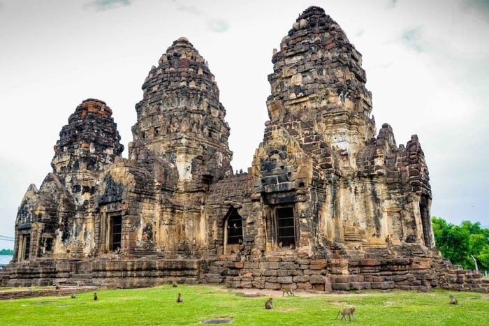 From Bangkok - Lopburi Monkeys and Ayutthaya Day Trip