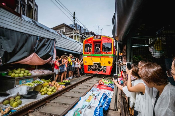 Fra Bangkok: Privat leiebil til Maeklong jernbanemarked