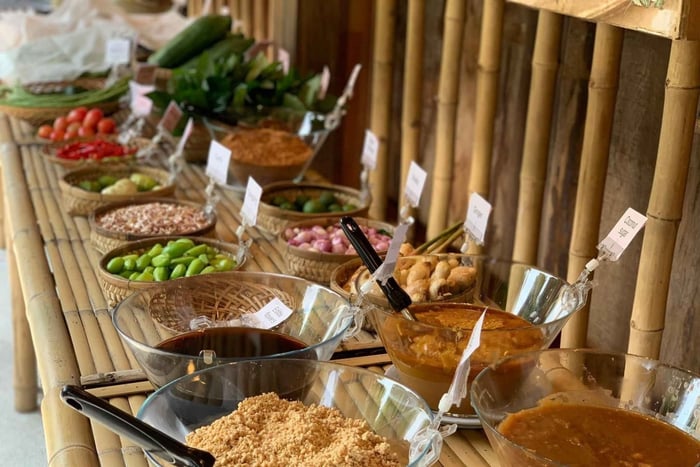 clase de cocina en el jardín y tour en barco por los canales