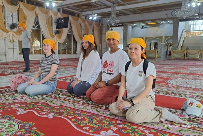 Guided Tour with Chinees Temple & Golden Mountain