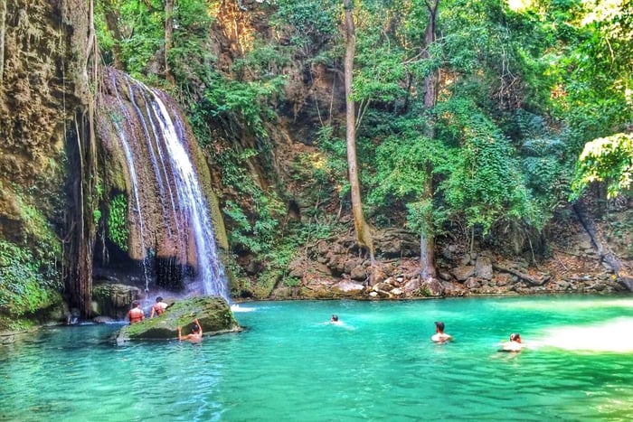 Bangkok : Visite privée de Kanchanaburi et des chutes d'eau d'Erawan