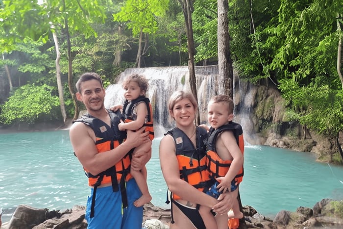 Excursion d'une journée à Kanchanaburi et aux chutes d'eau d'Erawan au départ de Bangkok