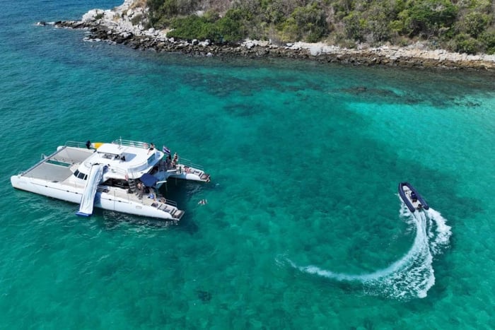 Pattaya: Excursão de um dia às 3 ilhas em catamarã com almoço buffet