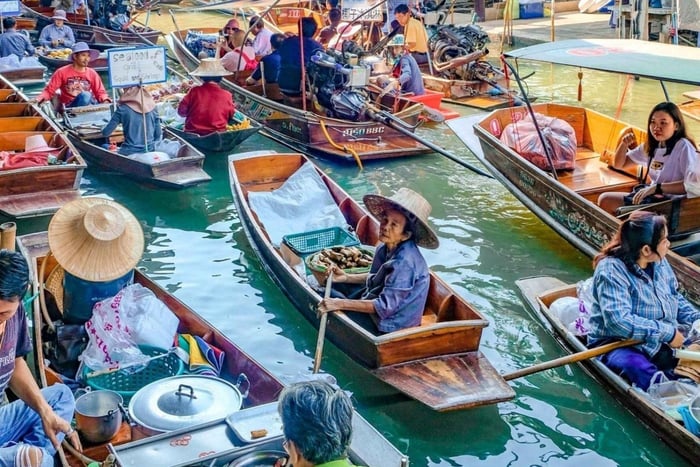 Private Floating Market & Maeklong Railway Market