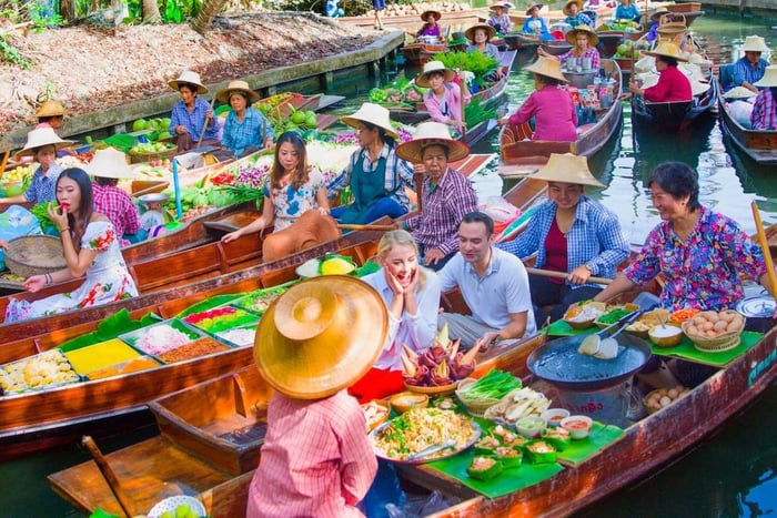 tour privado por un mercado flotante, un huerto y una cafetería ecológica