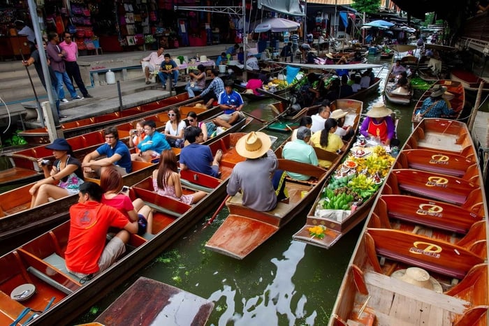 Private Trip: Floating Market & Railway Market