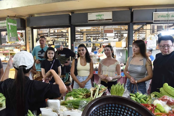 Sathon: Praktisk thailandsk matlagingskurs og markedstur i Bangkok