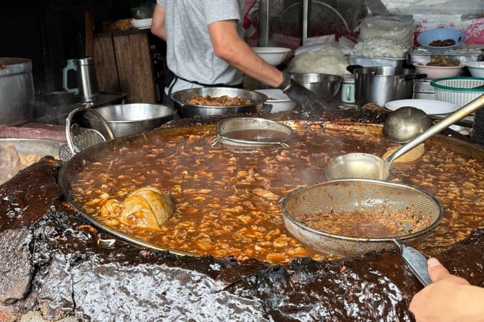 Tournée des nouilles thaïes : saveurs locales et histoires de Bangkok