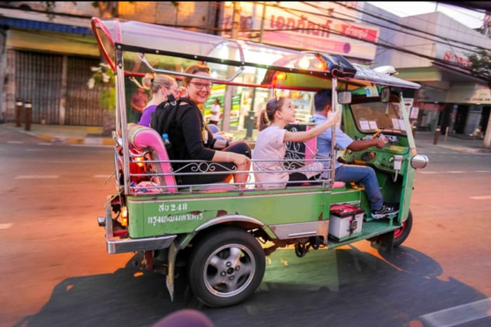 Bangkok : visite culinaire en tuk-tuk à Thonburi avec spécialités locales