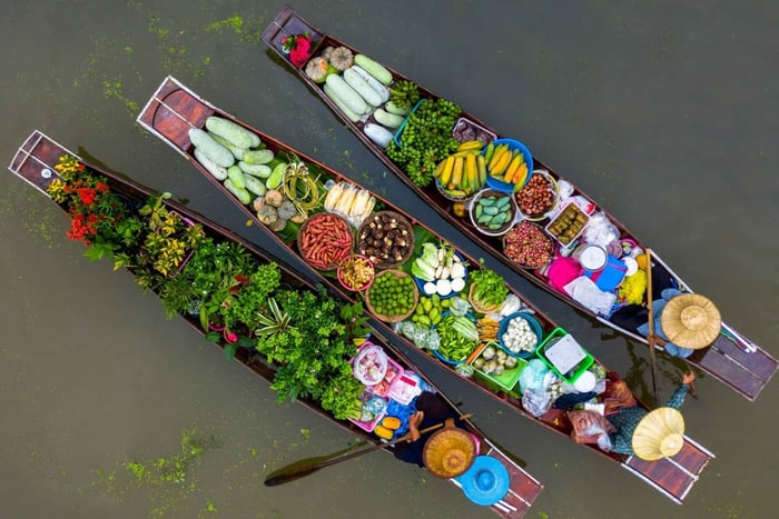 Togmarkedsspektakkel og flytende marked med gratis brunsj