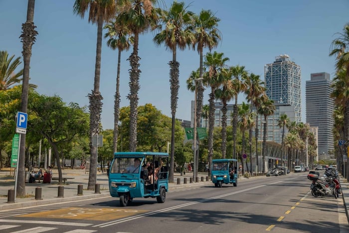 1,5-timers privat Tuk-Tuk-tur i Barcelona og på stranden