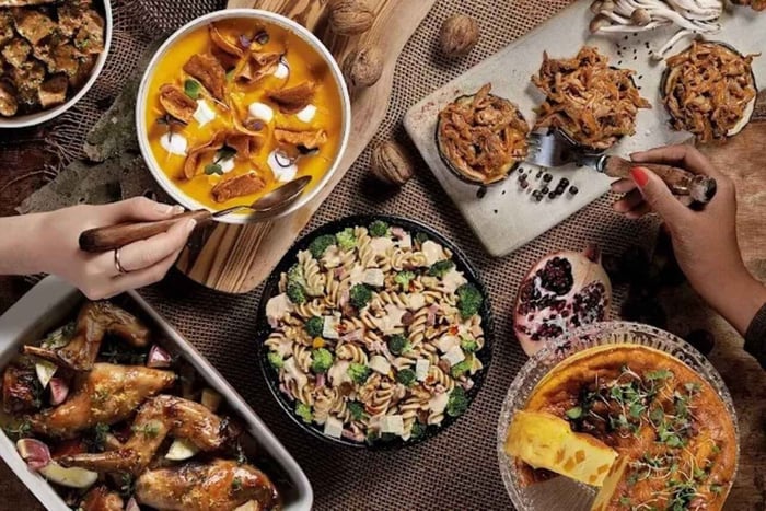onbeperkt Mediterraans buffet + minitour door de bekendste plekken