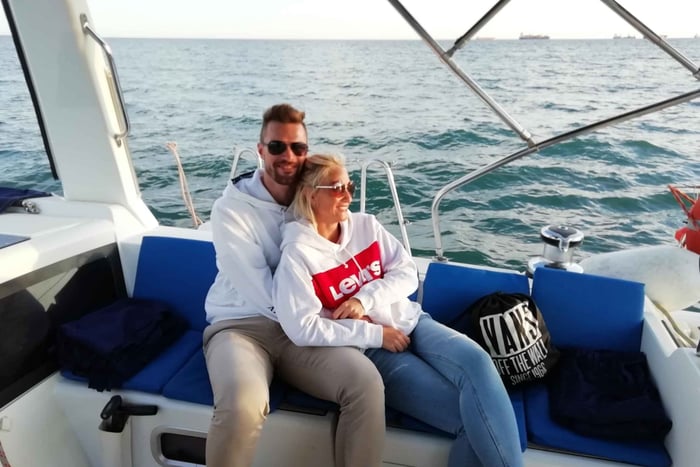 Barcelona: Excursión en velero de 2 horas con aperitivos y bebidas