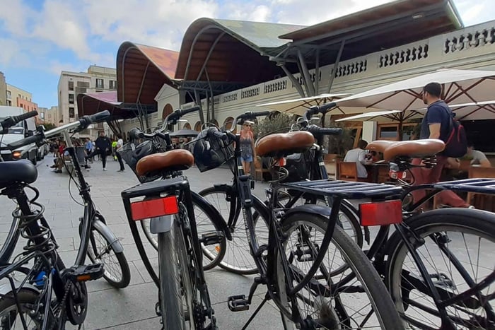 Barcelona: Bike Rental with Delivery and Pickup
