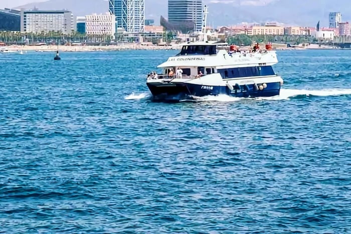 Barcelona: Boat Tour in Las Golondrinas