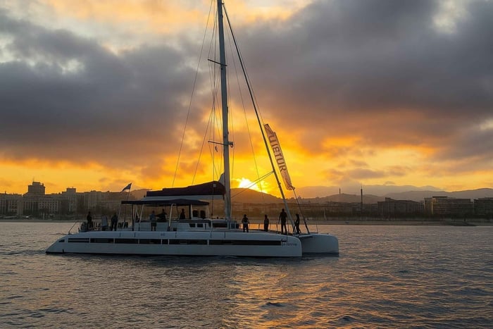Barcelona: Tages- oder Sonnenuntergangsrundfahrt mit Getränken