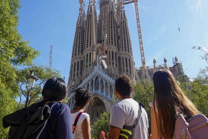 Barcelona: Fast-Track Sagrada Familia and Towers Guided Tour