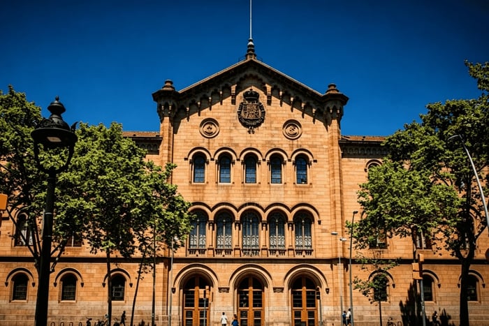 Barcelone Poudlard : visite guidée de l'université avec photos