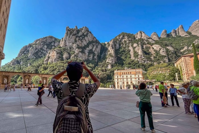 Barcellona: Montserrat, Madonna Nera, ferrovia a cremagliera e liquori