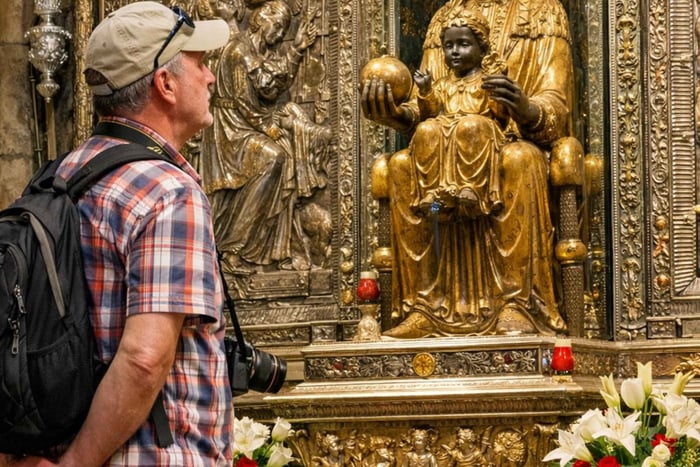 Barcelona: Montserrat Tour with Ride & Basilica Option
