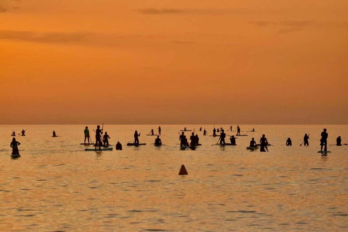 Barcelona: Paddleboard ao Amanhecer. Inclui: professor, fotos, material