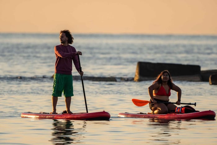 Barcelona: Paddlesurfudlejning Barceloneta-stranden (75 min)