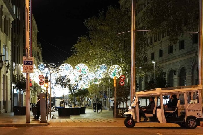 Barcelona - julbelysning Privat tur med julbelysning med Eco Tuk Tuk